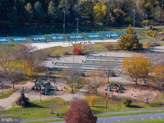 260 BLOSSOM HILL DR, Lancaster, PA 17601