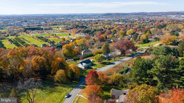 260 BLOSSOM HILL DR, Lancaster, PA 17601