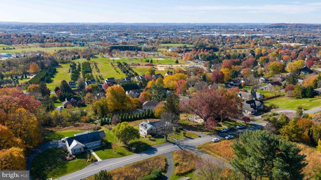 260 BLOSSOM HILL DR, Lancaster, PA 17601