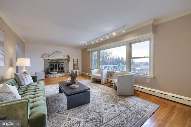 260 BLOSSOM HILL DR, Lancaster, PA 17601