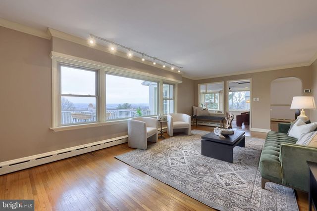 260 BLOSSOM HILL DR, Lancaster, PA 17601