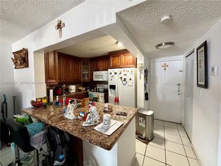 5201 NW 7th Street 104, Miami, FL 33126
