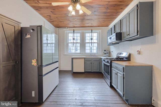 26 RACE AVE, Lancaster, PA 17603