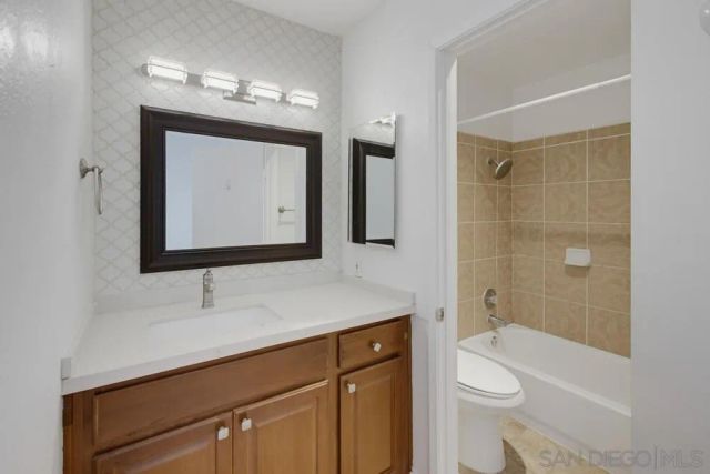 9849 Caminito Marlock 26, San Diego, CA 92131