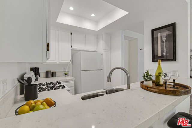 8707 Falmouth Avenue 101, Playa Del Rey (los Angeles), CA 90293
