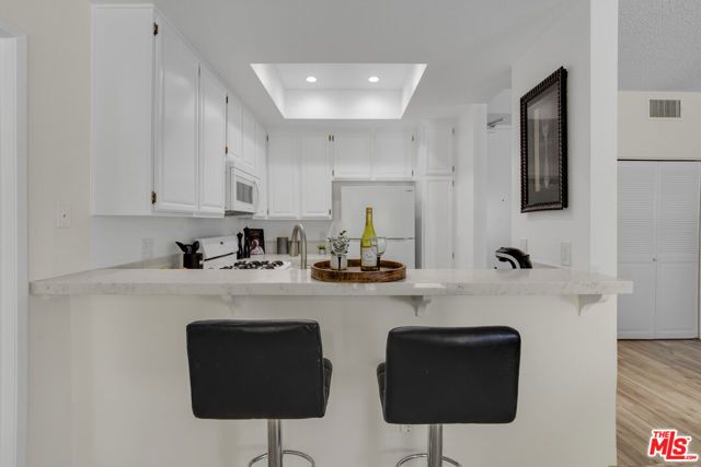8707 Falmouth Avenue 101, Playa Del Rey (los Angeles), CA 90293