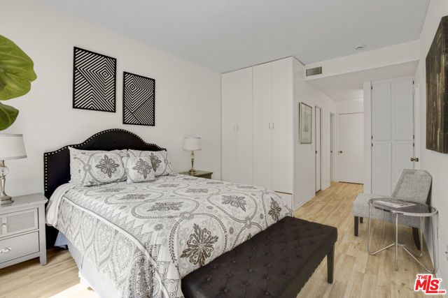 8707 Falmouth Avenue 101, Playa Del Rey (los Angeles), CA 90293