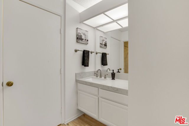 8707 Falmouth Avenue 101, Playa Del Rey (los Angeles), CA 90293