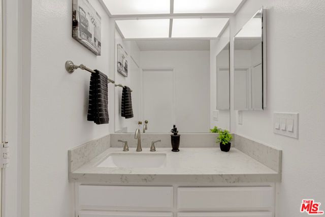 8707 Falmouth Avenue 101, Playa Del Rey (los Angeles), CA 90293