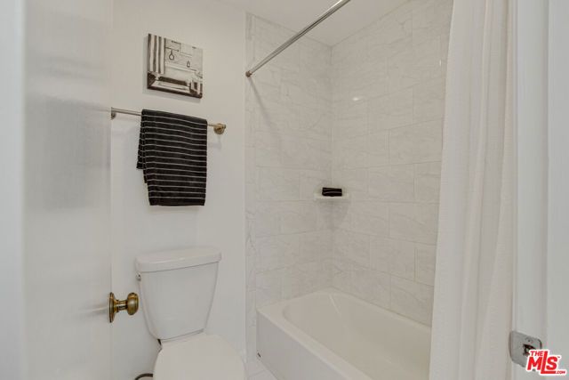 8707 Falmouth Avenue 101, Playa Del Rey (los Angeles), CA 90293