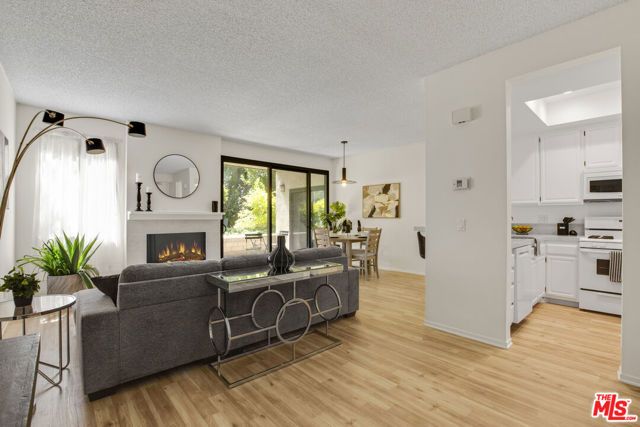 8707 Falmouth Avenue 101, Playa Del Rey (los Angeles), CA 90293
