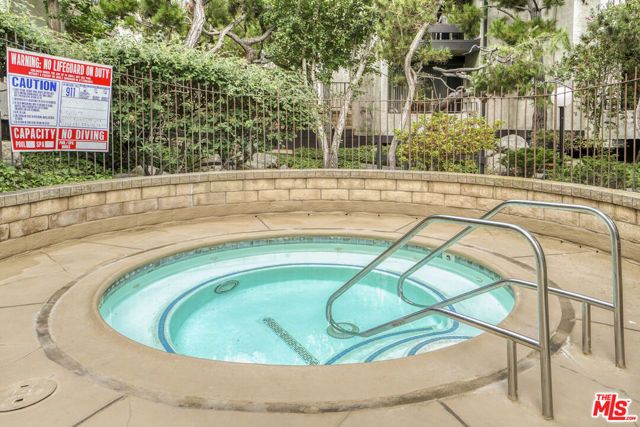 8707 Falmouth Avenue 101, Playa Del Rey (los Angeles), CA 90293