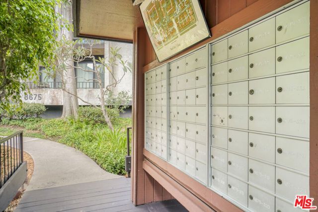 8707 Falmouth Avenue 101, Playa Del Rey (los Angeles), CA 90293