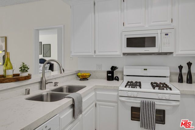 8707 Falmouth Avenue 101, Playa Del Rey (los Angeles), CA 90293