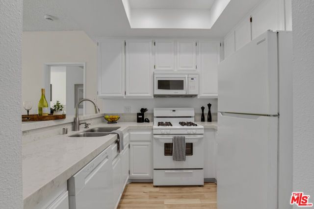 8707 Falmouth Avenue 101, Playa Del Rey (los Angeles), CA 90293