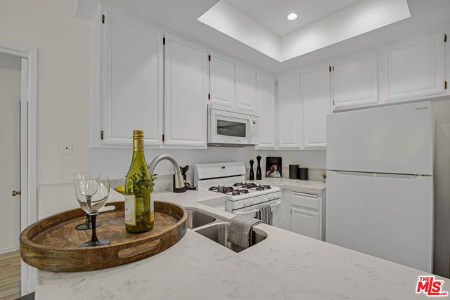 8707 Falmouth Avenue 101, Playa Del Rey (los Angeles), CA 90293