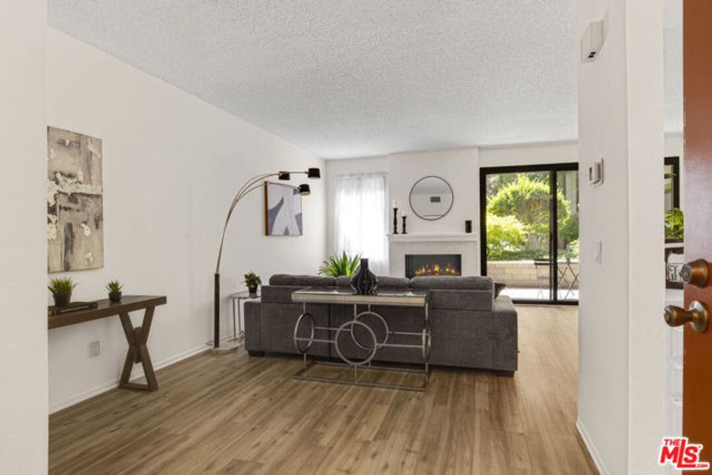 8707 Falmouth Avenue 101, Playa Del Rey (los Angeles), CA 90293