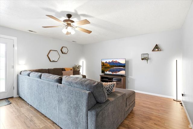 5042 S 3025 W, Roy, UT 84067