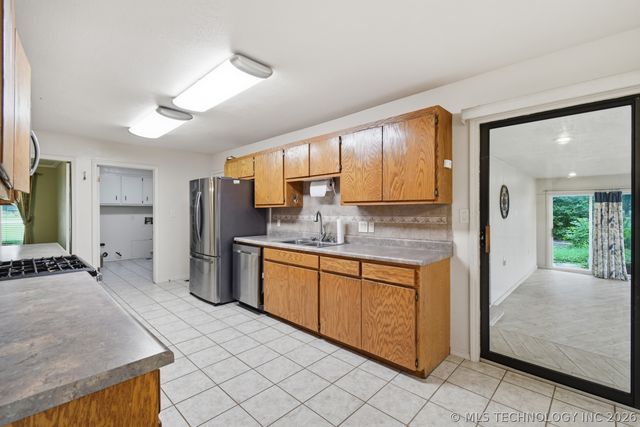 23734 S Southridge Drive, Claremore, OK 74019