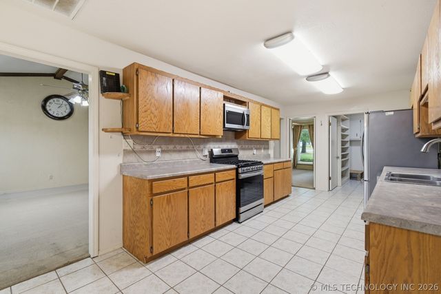 23734 S Southridge Drive, Claremore, OK 74019