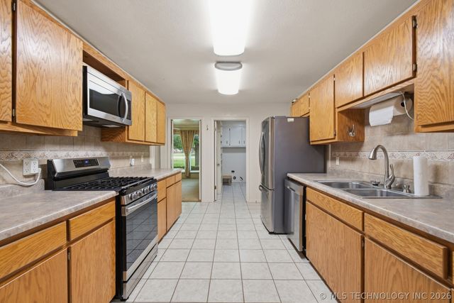 23734 S Southridge Drive, Claremore, OK 74019