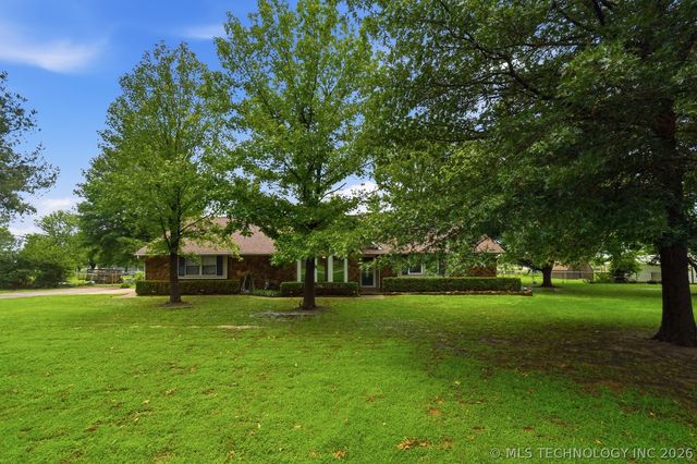 23734 S Southridge Drive, Claremore, OK 74019