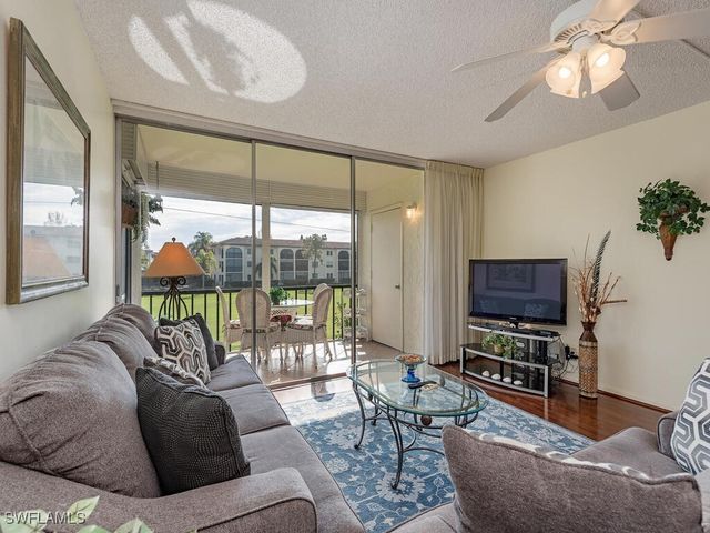 1087 Forest Lakes DR 1-201, Naples, FL 34105