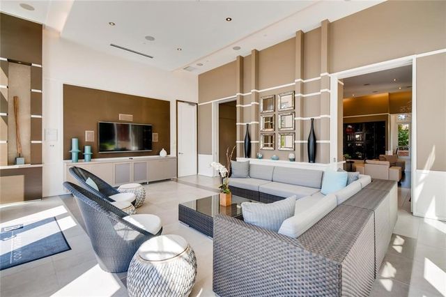 1820 Peachtree Street NW 811, Atlanta, GA 30309