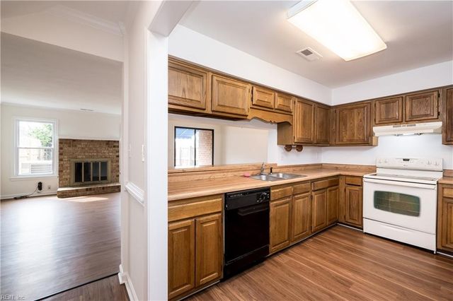 323 Paxford DR, Virginia Beach, VA 23462