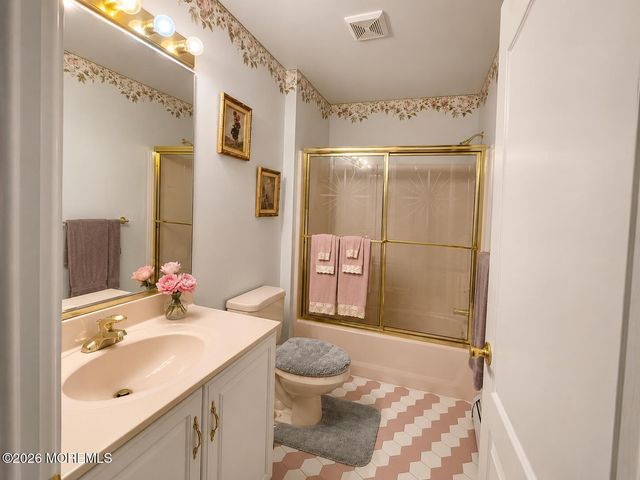 83 Westport Drive, Toms River, NJ 08757