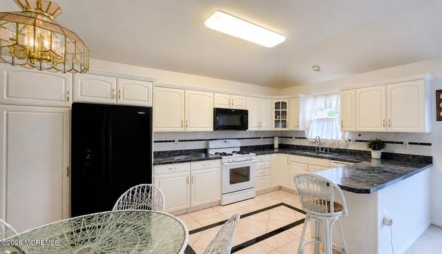 83 Westport Drive, Toms River, NJ 08757