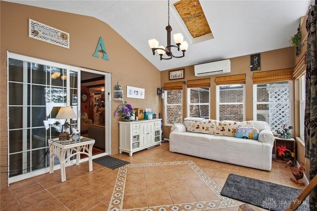 2939 Willow Road, Springfield, OH 45502