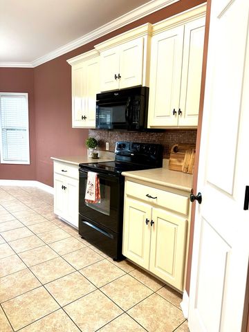 103 SW Cronan Ct, Dothan, AL 36301