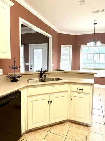 103 SW Cronan Ct, Dothan, AL 36301