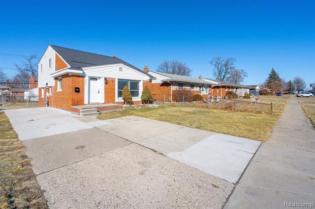 18327 E 13 Mile Road, Fraser, MI 48026