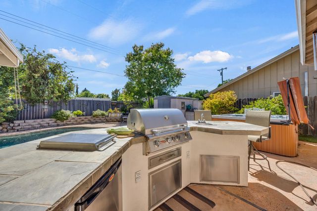 2348 Rudat Cir, Rancho Cordova, CA 95670