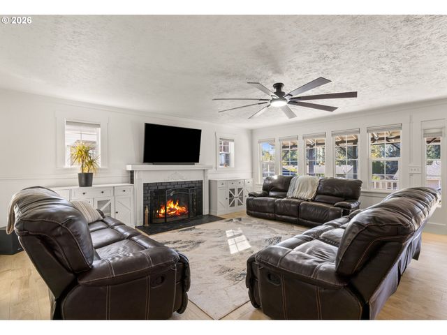 116 S 4TH Ave, Ridgefield, WA 98642