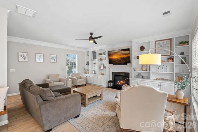 5710 Kirkwynd Commons Drive, Charlotte, NC 28278