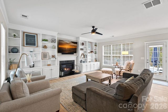 5710 Kirkwynd Commons Drive, Charlotte, NC 28278