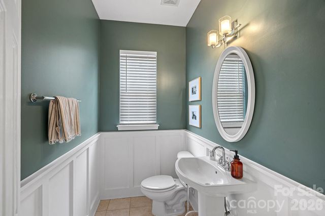 5710 Kirkwynd Commons Drive, Charlotte, NC 28278