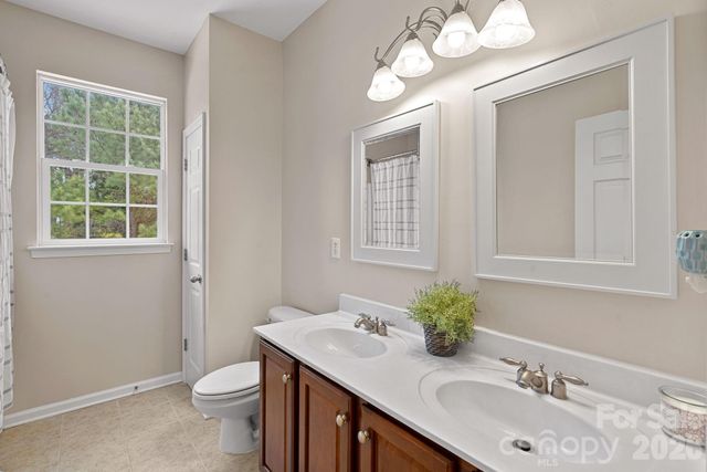 5710 Kirkwynd Commons Drive, Charlotte, NC 28278