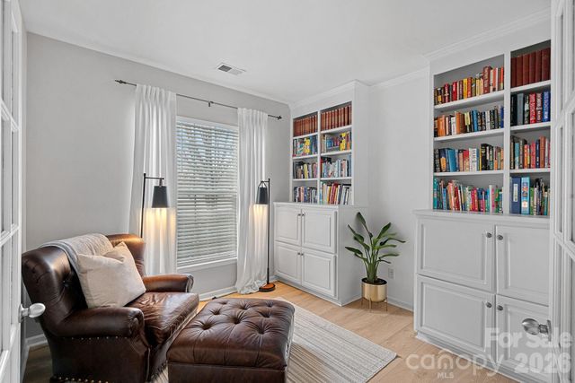 5710 Kirkwynd Commons Drive, Charlotte, NC 28278