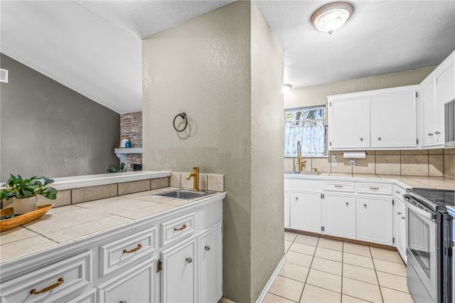3713 Tripoli Dr, Corpus Christi, TX 78415