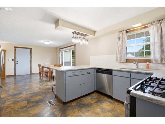 33684 RODNEY St, Warren, OR 97053