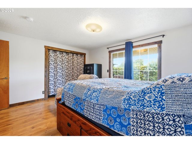 33684 RODNEY St, Warren, OR 97053