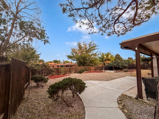 10108 La Paz Drive NW, Albuquerque, NM 87114