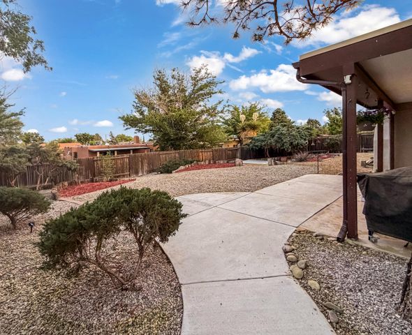 10108 La Paz Drive NW, Albuquerque, NM 87114