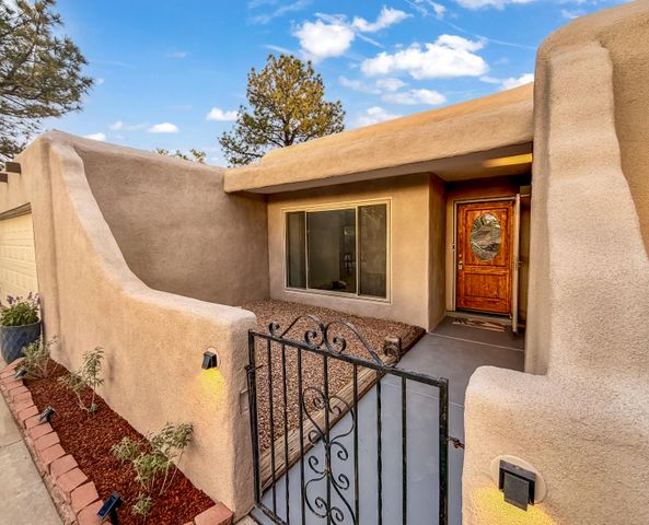 10108 La Paz Drive NW, Albuquerque, NM 87114