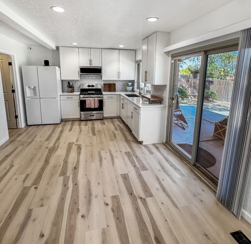 10108 La Paz Drive NW, Albuquerque, NM 87114