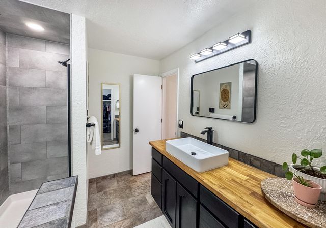 10108 La Paz Drive NW, Albuquerque, NM 87114